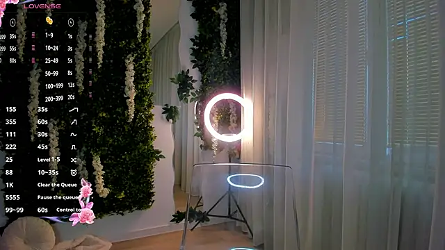 Snapshot of VivienCarter chatting on 02.24.25 VivienCarter online show from 02.24.25