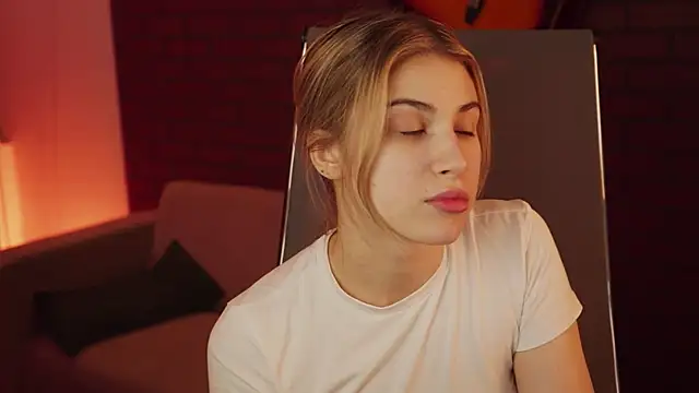 EllieCutes online show from 03.17.25