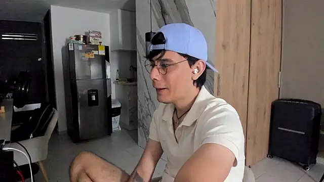 Huge latin cock online show from 02.21.25