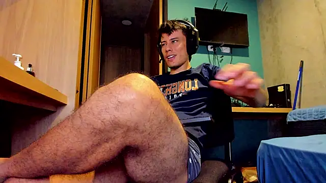 Snapshot of Huge_latin_cock chatting on 06.11.26 Huge latin cock online show from 06.11.26