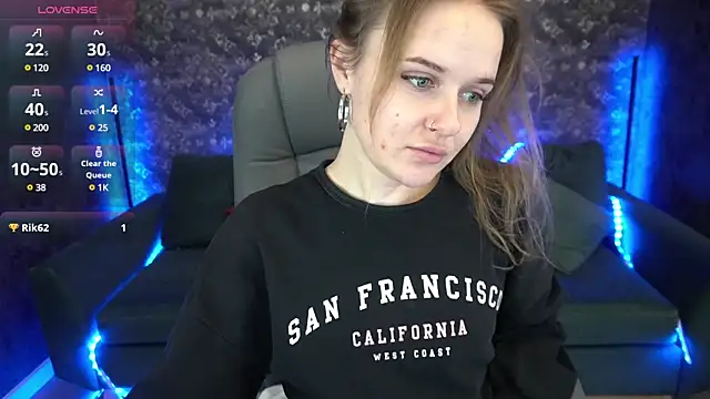 MaribelRiverr  online show from 12.22.24