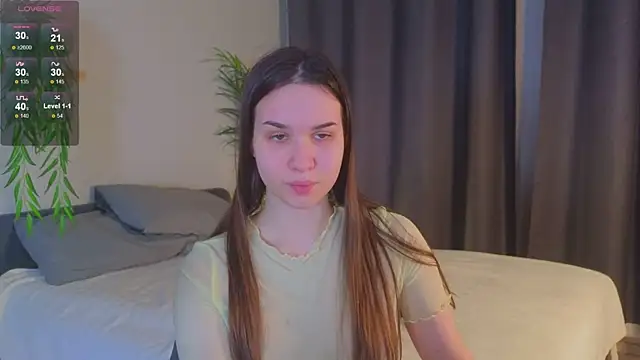 Roxie Mils online show from 12.10.24