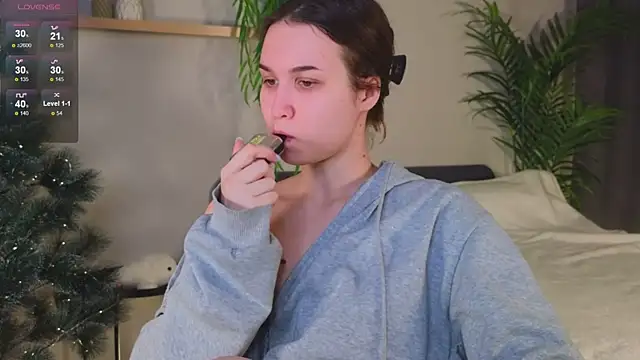 Roxie Mils online show from 12.21.24