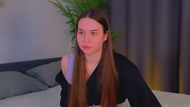 Roxie Mils online show from 01.25.25