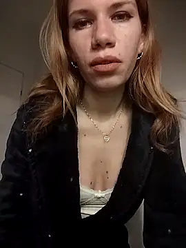 EvaRush online show from 10.04.25