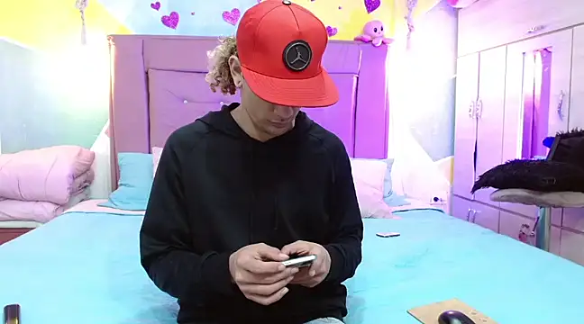 Snapshot of tylor_boy chatting on 03.16.25 tylor boy online show from 03.16.25