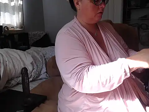 LauLauPAWG online show from 09.26.25