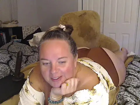 LauLauPAWG online show from 10.07.25