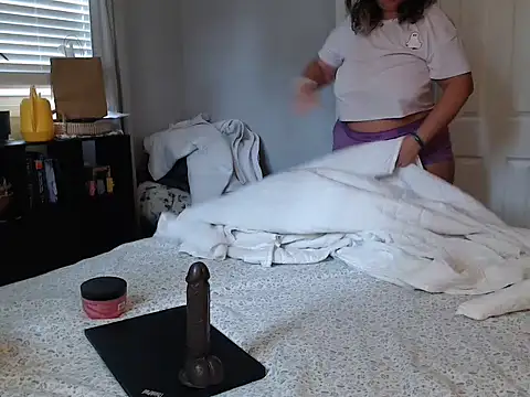 LauLauPAWG online show from 10.28.25