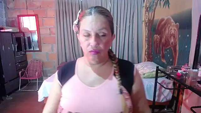 Snapshot of mom_son_dirty chatting on 06.11.26 mom son dirty online show from 06.11.26