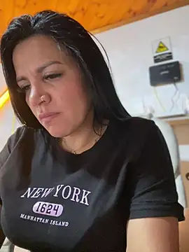 Snapshot of Milff_parkerrr chatting on 02.12.25 Milff parkerrr online show from 02.12.25