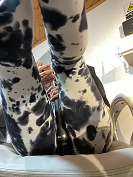 Snapshot of Milff_parkerrr chatting on 03.07.25 Milff parkerrr online show from 03.07.25