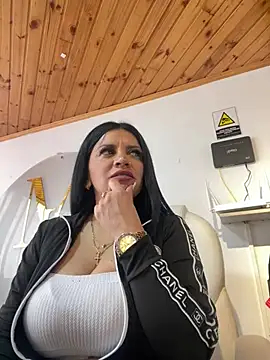 Snapshot of Milff_parkerrr chatting on 03.08.25 Milff parkerrr online show from 03.08.25