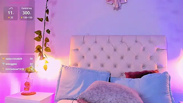 Snapshot of Isabella_Flowers chatting on 03.10.25 Isabella Flowers online show from 03.10.25