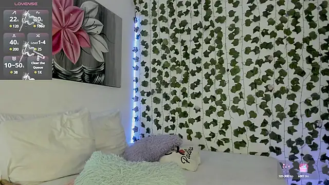 Snapshot of daren_paulina chatting on 02.25.25 daren paulina online show from 02.25.25