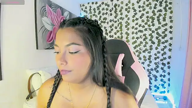 Snapshot of daren_paulina chatting on 03.05.25 daren paulina online show from 03.05.25