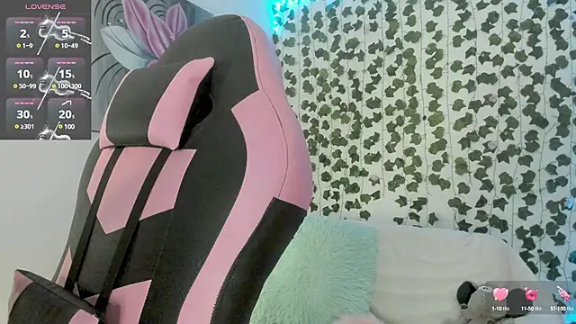 Snapshot of daren_paulina chatting on 03.16.25 daren paulina online show from 03.16.25