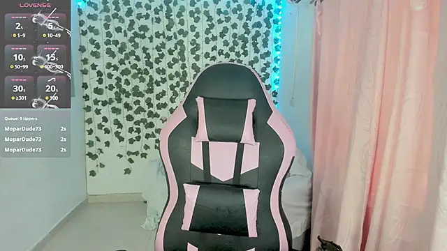 Snapshot of daren_paulina chatting on 03.16.25 daren paulina online show from 03.16.25