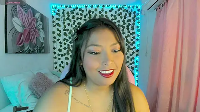 Snapshot of daren_paulina chatting on 03.22.25 daren paulina online show from 03.22.25