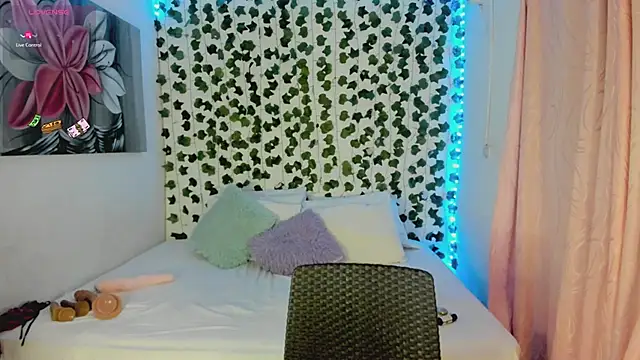 Snapshot of daren_paulina chatting on 09.23.25 daren paulina online show from 09.23.25