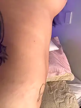 Mae Henao9 online show from 10.22.25