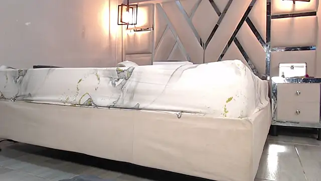 Luna Florez online show from 01.14.25