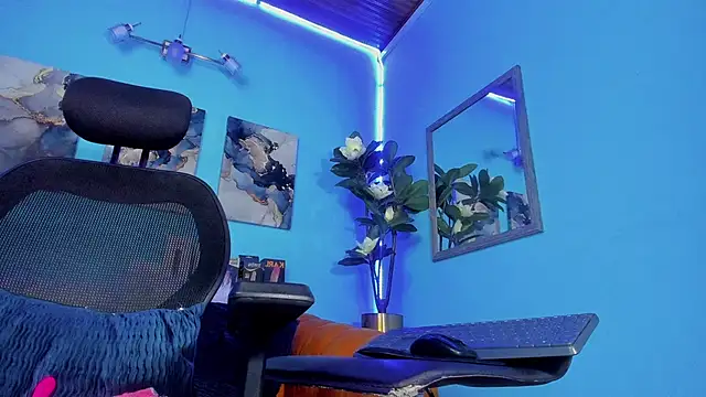 Snapshot of _hairybeard_ chatting on 01.28.25 hairybeard online show from 01.28.25