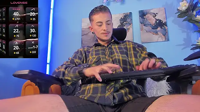 Snapshot of _hairybeard_ chatting on 03.13.25 hairybeard online show from 03.13.25