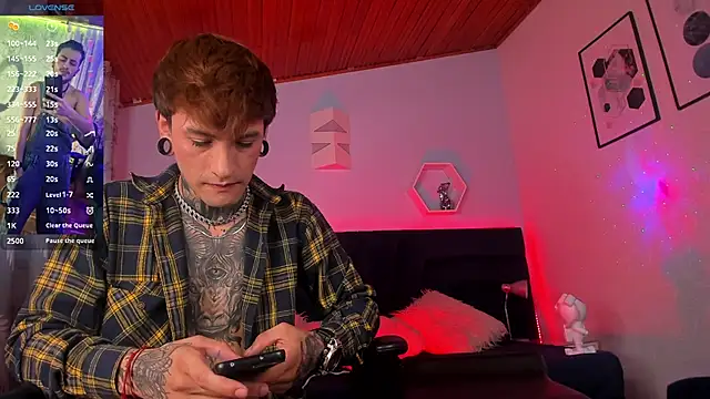 Snapshot of _hairybeard_ chatting on 09.17.25 hairybeard online show from 09.17.25