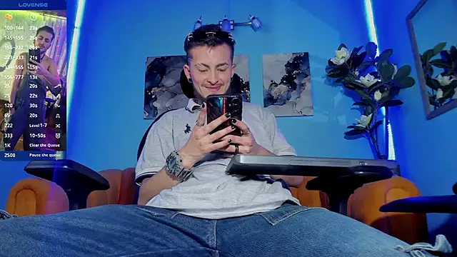 Snapshot of _hairybeard_ chatting on 09.20.25 hairybeard online show from 09.20.25