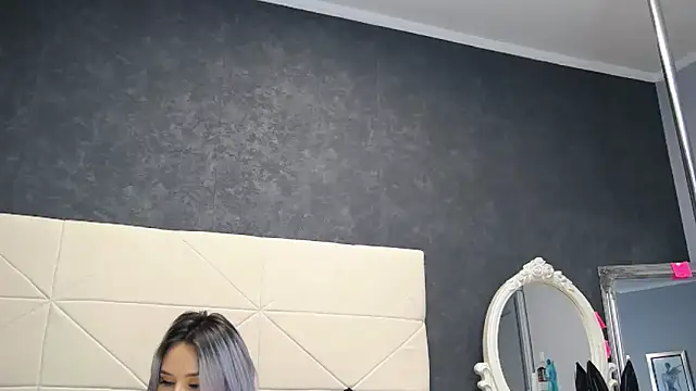 Snapshot of IssaSmith chatting on 02.11.25 IssaSmith online show from 02.11.25