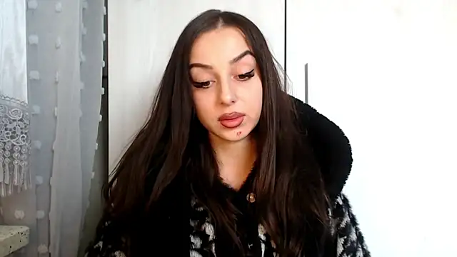 courtneyPerfect online show from 04.11.26