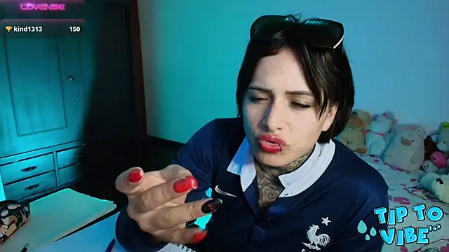 Snapshot of TinnaDawsom chatting on 12.10.24 TinnaDawsom online show from 12.10.24