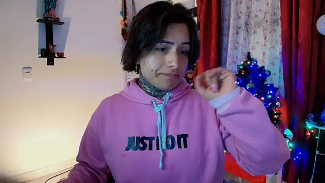 Snapshot of TinnaDawsom chatting on 12.23.24 TinnaDawsom online show from 12.23.24