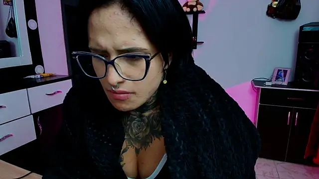 Snapshot of TinnaDawsom chatting on 01.22.25 TinnaDawsom online show from 01.22.25