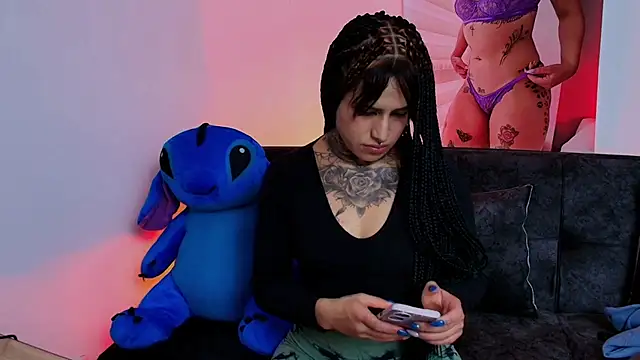 Snapshot of TinnaDawsom chatting on 02.13.25 TinnaDawsom online show from 02.13.25