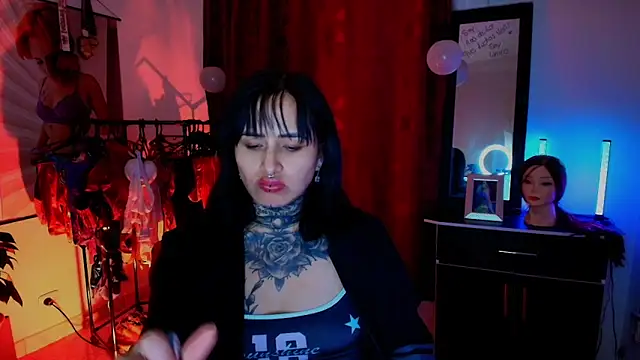 Snapshot of TinnaDawsom chatting on 12.03.25 TinnaDawsom online show from 12.03.25