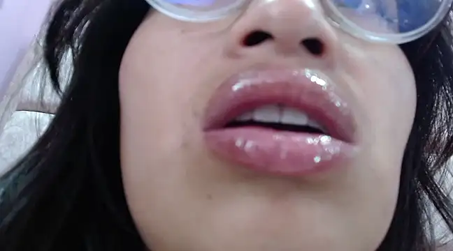 Miaa Smiith  online show from 01.10.25