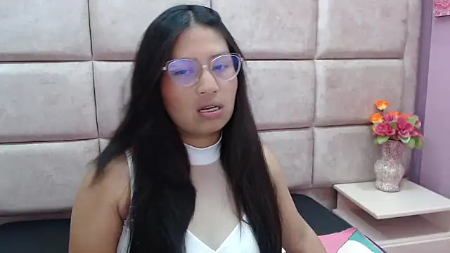 Miaa Smiith  online show from 02.07.25