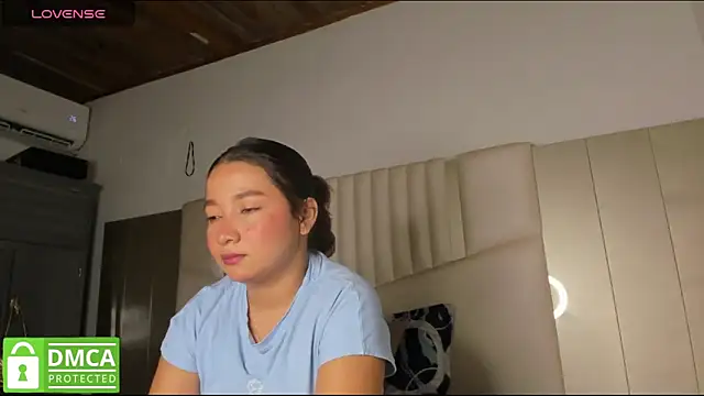 Snapshot of queen_angelique chatting on 02.04.26 queen angelique online show from 02.04.26