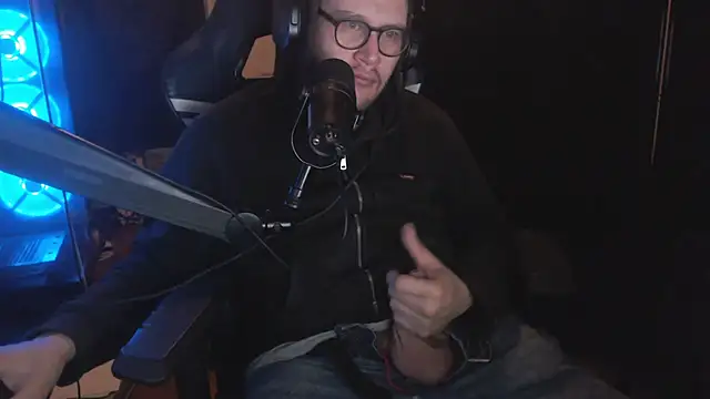 Snapshot of chicostick413 chatting on 11.07.25 chicostick413 online show from 11.07.25