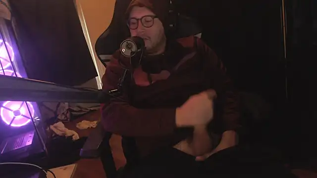 Snapshot of chicostick413 chatting on 11.30.25 chicostick413 online show from 11.30.25