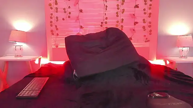 Snapshot of KylieMaxwell chatting on 02.07.25 KylieMaxwell online show from 02.07.25