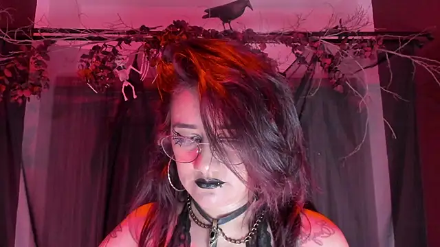 Snapshot of KylieMaxwell chatting on 10.22.25 KylieMaxwell online show from 10.22.25