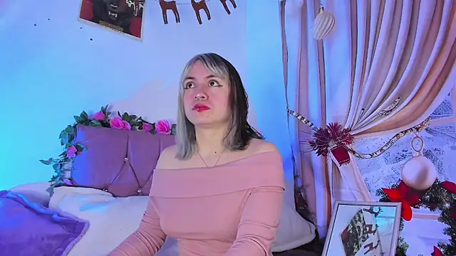 Snapshot of GilaKat chatting on 12.10.24 GilaKat online show from 12.10.24