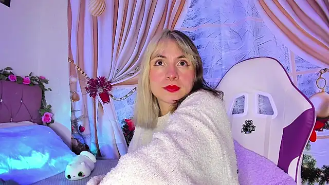 Snapshot of GilaKat chatting on 12.24.24 GilaKat online show from 12.24.24