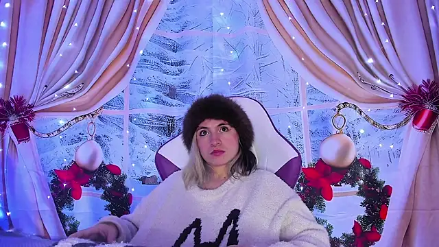 Snapshot of GilaKat chatting on 12.24.24 GilaKat online show from 12.24.24