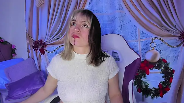 Snapshot of GilaKat chatting on 12.30.24 GilaKat online show from 12.30.24