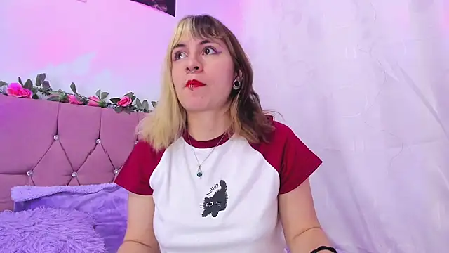 Snapshot of GilaKat chatting on 01.30.25 GilaKat online show from 01.30.25