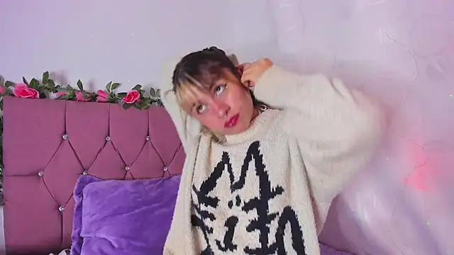 Snapshot of GilaKat chatting on 02.11.25 GilaKat online show from 02.11.25